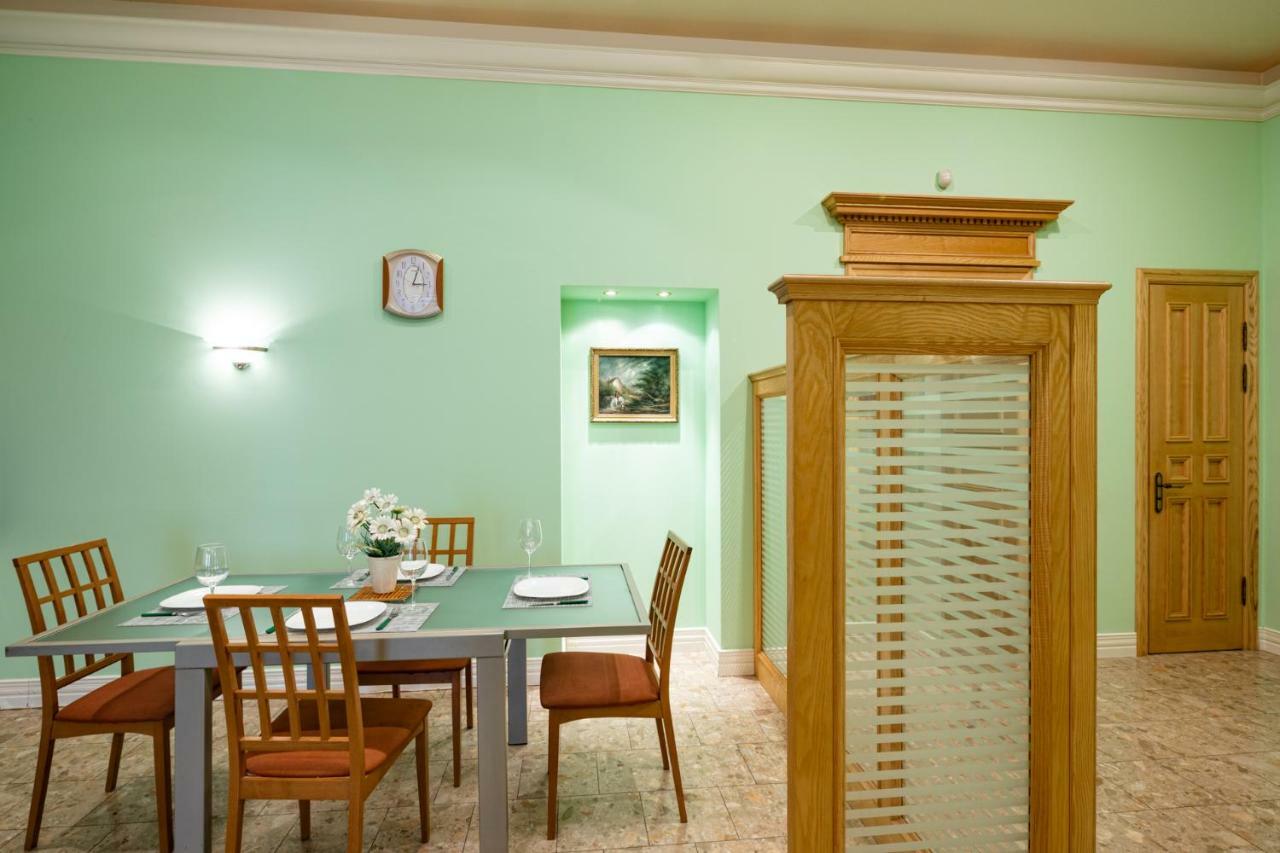 Old Riga 2 Bedroom Vecpilsetas Street Apartment Esterno foto